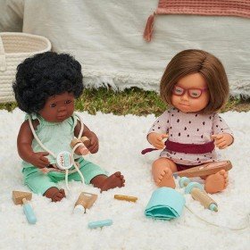 Miniland Poupée Fille avec syndrome de Down à lunettes - Miniland